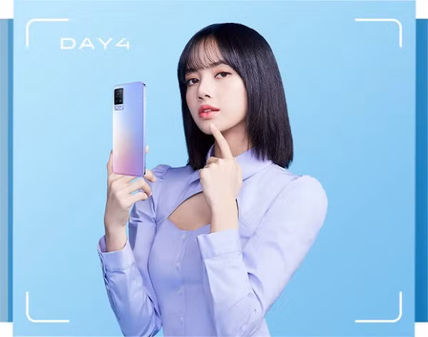 Từ tháng 8/2020, Lisa - thành viên của nhóm nhạc nữ Hàn Quốc BlackPink, đã chính thức trở thành đại sứ thương hiệu cho loạt sản phẩm mới của hãng smartphone Trung Quốc Vivo.