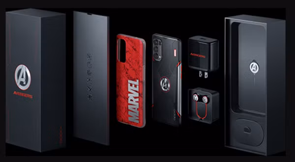 Giữa thân máy là logo chữ "A" tượng trưng cho "Avengers", cũng là biểu tượng được in trên khiên của Captain America. Logo được hoàn thiện bằng quy trình thấu kính Fresnel, cho cảm giác mịn bóng khi chạm vào, đồng thời ẩn hiện các chi tiết kết cấu 3D khi nhìn từ nhiều góc độ.