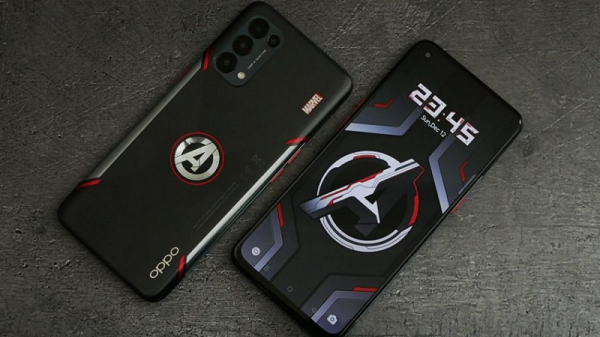 Điện thoại OPPO Reno5 là sự kết hợp hài hòa giữa các màu đặc trưng Marvel: đen, xám, bạc và đỏ, thỏa mãn các fan hâm mộ của vũ trụ siêu anh hùng nổi tiếng nhất thế giới này.