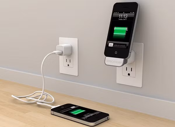 Nhiều smartphone hiện nay được tích hợp tính năng kiểm soát việc sạc pin. Kể từ iOS 13, Apple đã đưa vào chức năng Tối ưu sạc pin. Tối ưu sạc pin được bật mặc định, nhưng người dùng có thể kiểm tra bằng cách vào Cài đặt > Pin > Tình trạng pin > Tối ưu sạc pin.