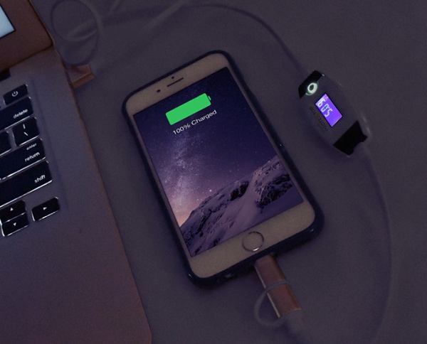 Theo The Conversation, dung lượng của các loại pin chỉ còn 80% sau khoảng 300-500 chu kỳ sạc. Tuy nhiên, thực tế cho thấy nhiều loại pin đã giảm chất lượng chỉ sau 100 chu kỳ.