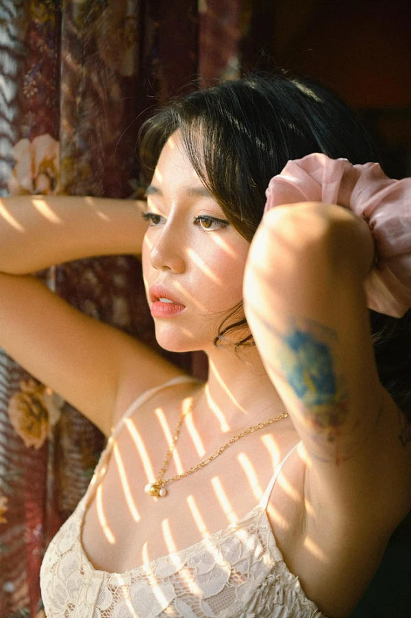 Với lượng fan nhỏ tuổi đông đảo, cô nàng cần cẩn thận hơn để tránh tuyên truyền sử dụng chất kích thích đến giới trẻ cũng như được lòng các vị phụ huynh hơn.