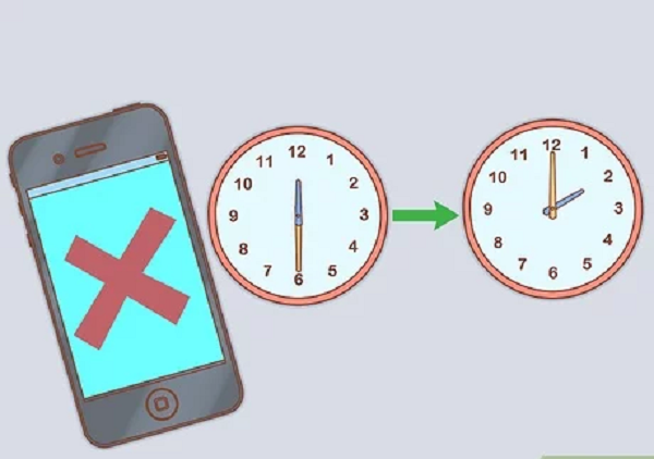 Rất khó để bớt sử dụng smartphone nếu cứ lệ thuộc nó để xem giờ, đặt báo thức. Hãy sử dụng một chiếc đồng hồ để bàn hoặc đeo tay thay vì bật liên tục điện thoại để xem giờ, tiện tay lướt Facebook vài phút.