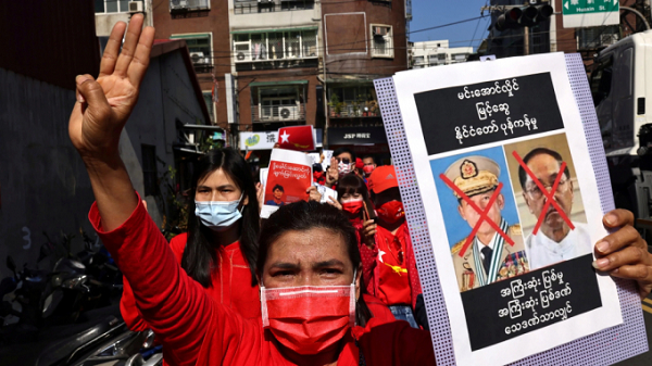 Chính quyền quân sự Myanmar đang phải đối mặt với các cuộc biểu tình lớn trên khắp cả nước cũng như các cuộc đình công của công nhân làm việc trong các cơ quan nhà nước. Động thái này được xem là một phần trong nỗ lực của tổ chức “Phong trào bất tuân dân sự”.