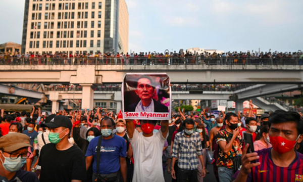 Myanmar cũng chặn các mạng xã hội tại quốc gia này. Theo đó, ngày 5/2, chính quyền quân đội Myanmar lệnh cho các nhà cung cấp mạng Internet và hãng viễn thông chặn Twitter và Instagram cho tới khi "có thông báo mới".