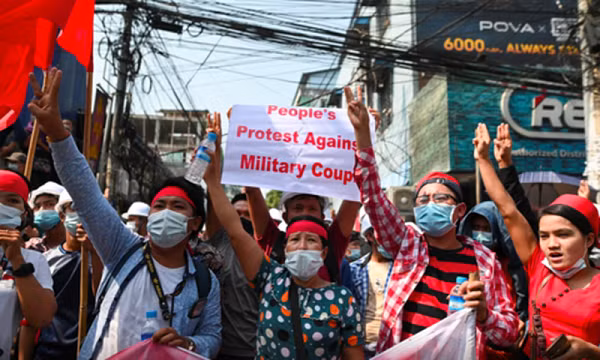 Bộ Thông tin và Truyền thông Myanmar yêu cầu các nhà cung cấp dịch vụ điện thoại di động đóng các kết nối internet từ 1h sáng đến 9h sáng hôm 15/2.