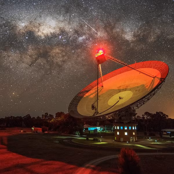 Kể từ lần đầu tiên tình cờ thu được chớp sóng vô tuyến năm 2007 cho đến nay, Trái Đất đã thu được hàng trăm tín hiệu FRB, giới thiên văn học không ngừng giải mã nguồn gốc của chúng.