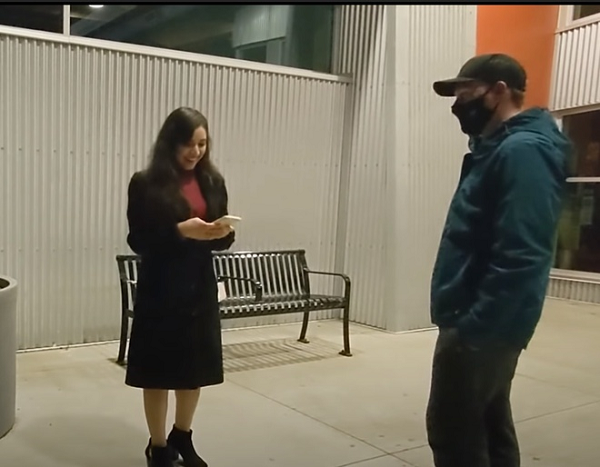 Fatemeh Ghodsi, sống ở Vancouver, chủ nhân của chiếc iPhone, cho biết đã rất ngạc nhiên khi điện thoại của mình trở về sau 6 tháng. Cô cho biết đã đến công viên thuộc hồ Harrison để chơi hồi tháng 9 năm ngoái