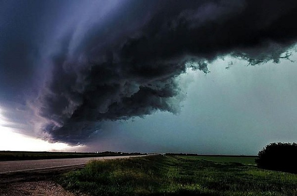 Hiện tượng này được gọi là "vượt đỉnh quá mức", đẩy các đám mây bão lên độ cao rất lớn, khiến nhiệt độ giảm xuống vô cùng thấp ở tầng bình lưu.