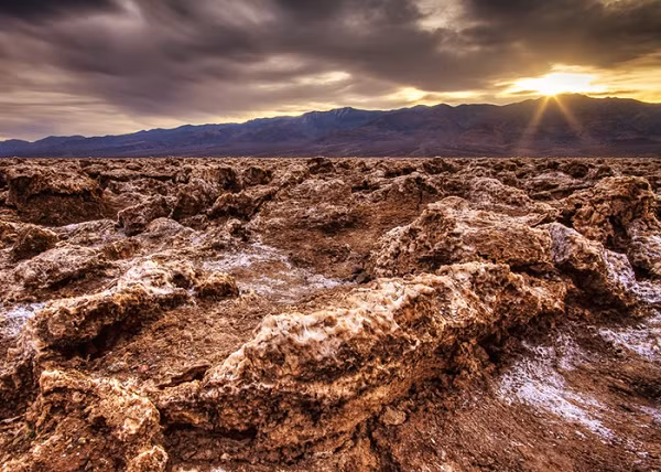 Chính từ điều này, chảo muối kỳ lạ trở nên nổi tiếng và còn biết tới với tên gọi "Devil's Golf Cours" (Sân golf của quỷ).