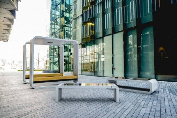 Chiếc ghế là lựa chọn lý tưởng dành cho khuôn viên trong các đô thị vì thân thiện với môi trường và những tính năng tiện lợi cho con người.