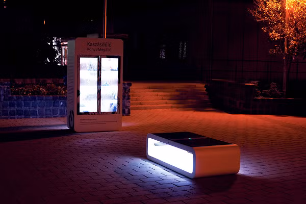 Trên mỗi chiếc ghế thông mình đều được tích hợp các cổng sạc USB, bộ sạc không dây và kèm với đó là hệ thống phát WiFi. 