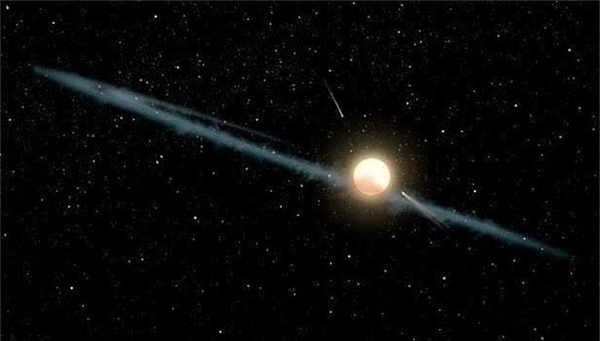 Cận Tinh có ít nhất hai hành tinh: Cận Tinh b - một “siêu Trái đất” bằng đá nằm ở giữa vùng Goldilocks của Cận Tinh và Cận Tinh c. Đây là một “sao Hải Vương” nằm ở xa hơn.