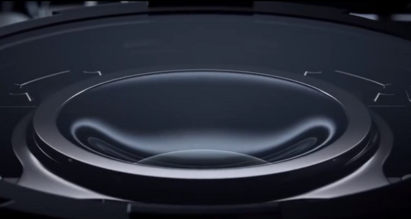 Xiaomi cho biết, loại ống kính bằng chất lỏng này có thể chụp mọi thứ, từ chụp xa cho đến cả chụp gần. Bên cạnh đó khả năng lấy nét tự động cũng được cải thiện nhanh chóng hơn.