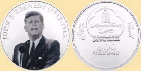 Năm 2007, chính phủ Mông Cổ đã phát hành một đồng tiền có in hình... tổng thống Mỹ. Vị tổng thống đó là John F.Kenedy – tổng thống thứ 35 của Hoa Kỳ.