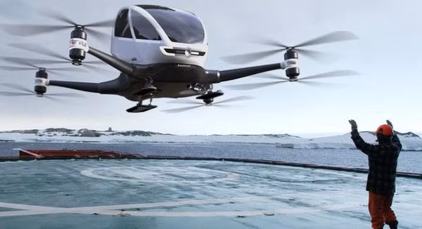 EHang đang phát triển mẫu taxi bay cất hạ cánh thẳng đứng chạy bằng điện có thể tự động chở hành khách đến địa điểm yêu cầu.