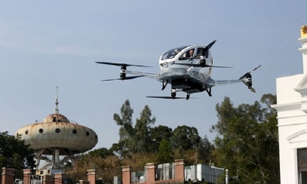 Cũng theo nhà sản xuất, thiết bị này có thể vận chuyển 2 người với tốc độ tối đa lên tới 160 km/giờ và có thể sạc đầy điện trong vòng 30 phút.