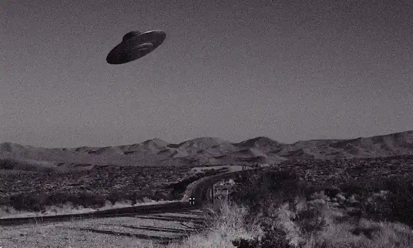 Giữa tháng 8 và tháng 9/1951, một số ánh sáng bất thường đã được phát hiện trên bầu trời phía trên Lubbock, ở Texas. Các nhân chứng mô tả đã nhìn thấy khoảng 20 đến 30 ánh sáng được sắp xếp theo hình chữ “V”. Vụ việc là một trong những vụ đầu tiên ở Hoa Kỳ được báo cáo là nhìn thấy UFO.