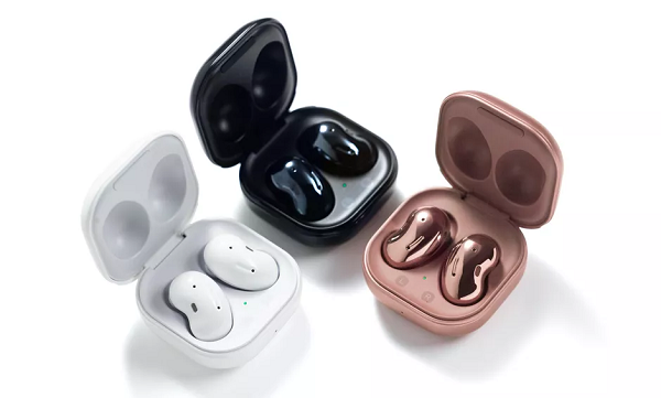 Mẫu tai nghe trùm đầu cao cấp nhất của Samsung là AKG N700NC M2 Wireless Headphones, giá 299,99 USD. Nhỏ hơn là Galaxy Buds Live giá 129,99 USD. Tổng cộng: 429,98 USD