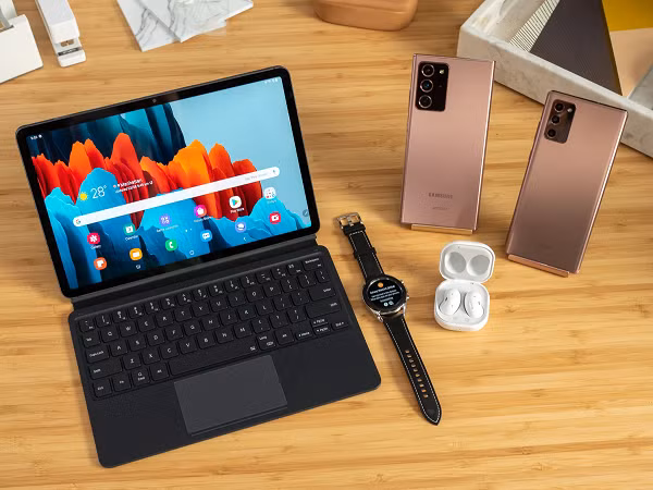 Như vậy, nếu muốn mua trọn bộ sản phẩm cao cấp nhất của Samsung, bạn sẽ cần tổng cộng 90.879,77 USD (hơn 2 tỷ đồng).