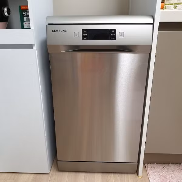 Máy rửa bát bằng thép không gỉ của Samsung có giá bán lẻ 749 USD. Mẫu lò nướng đắt nhất trên website Samsung có giá 4.199 USD.