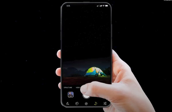 Để đạt được những bức ảnh phơi sáng theo thời gian dài, người ta thường phải sử dụng máy ảnh chuyên nghiệp có chân máy, điều này cho thấy các chức năng chụp ảnh mạnh mẽ của Model π trong điều kiện thiếu sáng.