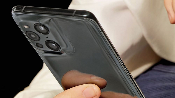 Thực tế có khá nhiều smartphone hiện nay được quảng cáo là tương thích "10-bit", nhưng thực tế chỉ là "8 + 2-bit" hay còn gọi là "8-bit + FRC".