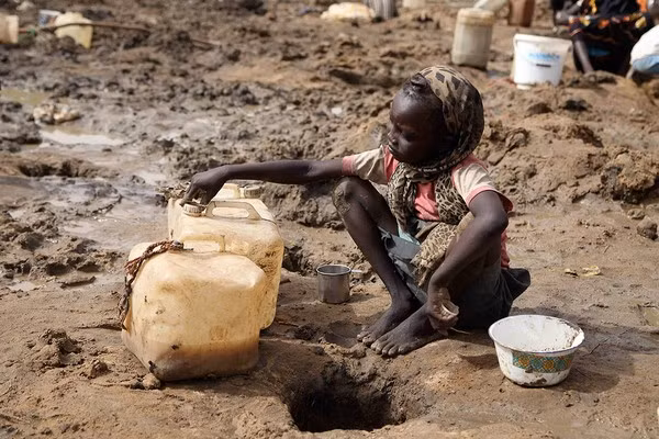 Nhu cầu sử dụng nước sạch trên toàn cầu đã tăng gấp sáu lần trong 100 năm qua và đang tiếp tục tăng với tốc độ khoảng 1%/năm kể từ những năm 1980.