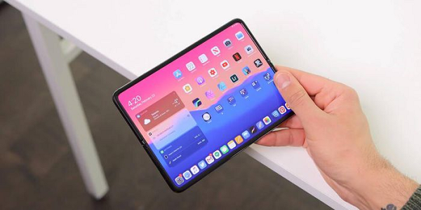 Việc làm nóng màn hình được làm từ nhựa có thể cho phép màn hình linh hoạt hơn và dễ uốn hơn. Tuy nhiên, nhiệt độ cao có thể gây ảnh hưởng xấu. Khi được thực hiện nhiều lần, màn hình có thể cứng và dễ nứt hơn.