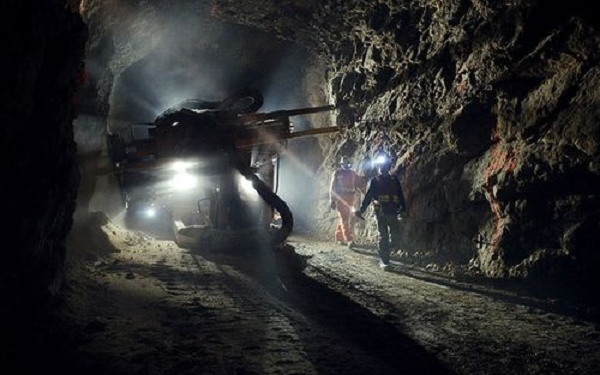 Kupol được xem là mỏ vàng hiện đại nhất thế giới. Thông qua hệ thống điều khiển từ xa, những giàn khoan được bao bọc cẩn thận này có thể khoan đến những ngóc ngách sâu nhất dưới lòng đất, giảm thiểu nguy cơ tai nạn lao động với thợ mỏ.