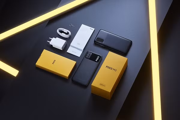 Chip Snapdragon 662, RAM 4GB và bộ nhớ trong thì tương đương Joy4. Poco M3 có màn hình giọt nước kích thước 6.53 inch, độ phân giải Full HD+, được bảo vệ bởi kính cường lực Gorilla Glass 3 và được chứng nhận bảo vệ mắt bởi Rheinland (2 tính năng hơn Joy 4).