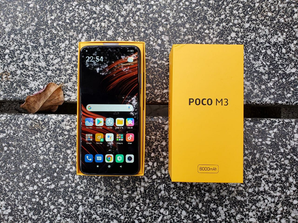 Poco M3 sở hữu camera đặc biệt so với các dòng smartphone trên thị trường. Cụm camera này kế khá lớn và được Xiaomi bố trí cả logo bên trong. Về thông số, máy chỉ có 3 camera với camera chính 48MP f/1.79, camera macro 2MP và camera đo chiều sâu 2MP.
