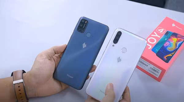 Joy 4 có RAM 3GB, bộ nhớ trong là 64GB, đáp ứng đủ nhu cầu chụp ảnh, quay video cũng như lưu trữ tài liệu cá nhân. Nếu muốn mở rộng lưu trữ, máy cũng hỗ trợ khe cắm thẻ nhớ ngoài.