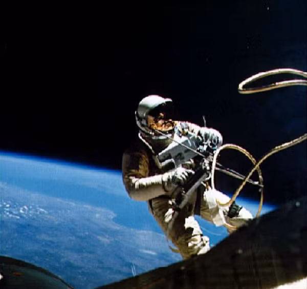 Các tác động dài hạn chính xác đối với sức khỏe tổng thể của hiệu ứng mở rộng não này của vi trọng lực vẫn chưa hoàn toàn được nghiên cứu hết. Các triệu chứng của một hiện tượng tương tự có tên là não úng thuỷ không được quan sát thấy trong các phi hành gia.