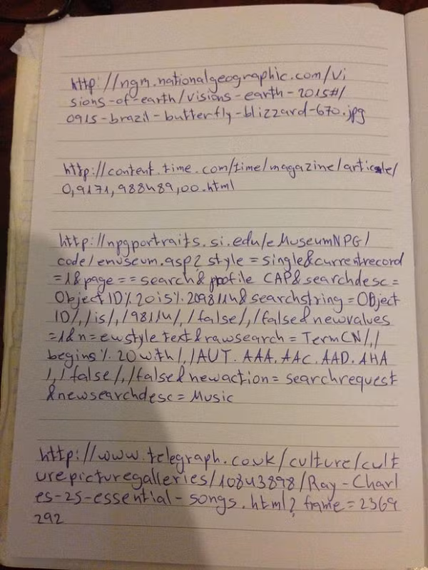 Bà ngoại tôi chép hẳn ra giấy list những trang web bà yêu thích.