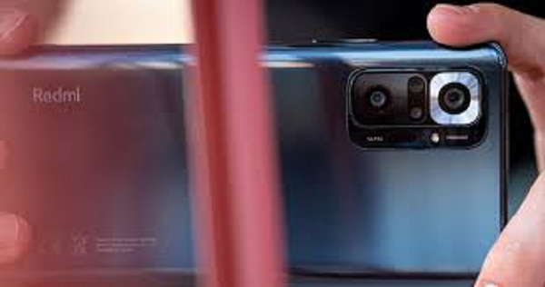 Chế độ chụp đêm trên máy cũng được cải thiện nhờ thuật toán đa khung hình, giúp khắc phục tình trạng nhiễu hạt hoặc mờ hình.