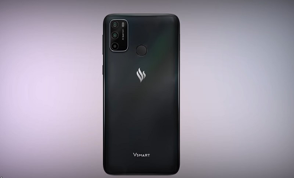 Vsmart Star 5 có cụm 3 camera bố trí theo hình chữ nhật ở mặt lưng, cảm biến vân tay được đặt chính giữa ngay phía dưới cụm camera. Máy có ba màu sắc để người dùng lựa chọn là đen, xanh biển và xanh lá.