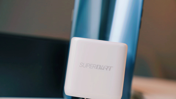 Realme GT 5G cũng được trang bị công nghệ tản nhiệt bằng chất lỏng 3D với các vật liệu dẫn nhiệt nhanh giúp hiệu quả tản nhiệt tốt nhất. Chế độ GT tích hợp riêng để tối ưu sức mạnh khi chơi game.