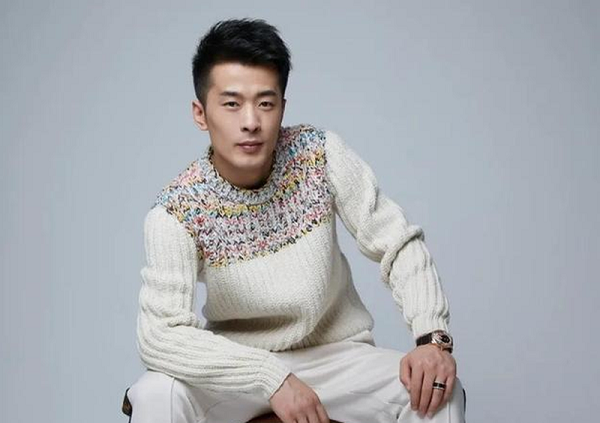 Xinba bán hơn 300 triệu USD hàng hóa với 16 triệu sản phẩm gồm nhiều mặt hàng đa dạng như dầu gội hoặc điện thoại thông minh. Tất cả chỉ trong một phiên bán hàng phát trực tiếp (livestream) duy nhất kéo dài 12 giờ trên nền tảng Kuaishou.