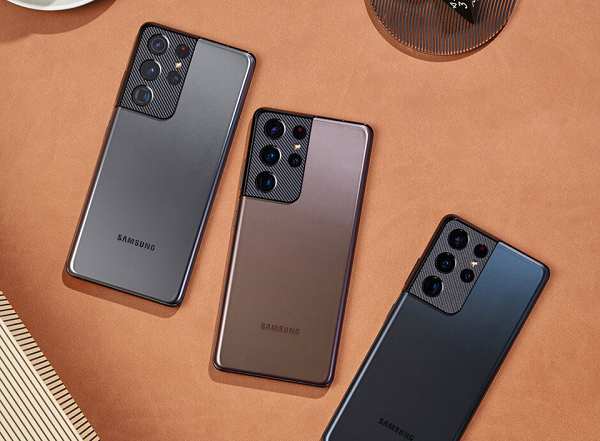 Galaxy S21 Ultra có hệ thống camera ấn tượng nhất thị trường, trang bị chip Exynos 2100, RAM 12 GB và bộ nhớ trong 128 GB hay 256 GB. Pin 5.000 mAh hỗ trợ sạc nhanh 25W. Ngoài kết nối 5G, đây là smartphone đầu tiên hỗ trợ Wi-Fi 6E.