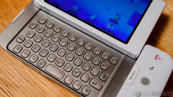 T-Mobile G1 là dòng điện thoại thông minh chạy hệ điều hành Android thế hệ đầu tiên. Sự ra đời của G1 cũng là bước đi mở màn của Android trong nỗ lực thống trị thị trường điện thoại thông minh.