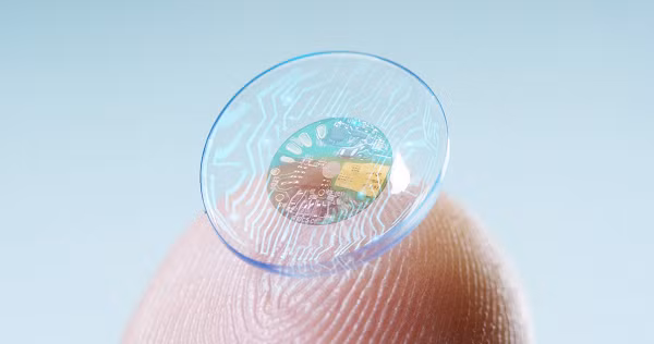 Công ty Kubota (Nhật Bản) cũng phát triển một phương pháp mới để điều trị bệnh cận thị bằng cách sử dụng chiếc kính có tên gọi Kubota Glasses.