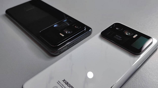 Mi 11 Ultra được trang bị chip Snapdragon 888 mạnh mẽ nhất. Dung lượng pin 5000mAh của máy có thể được sạc nhanh có dây/không dây 67W, ngoài ra máy cũng hỗ trợ sạc ngược không dây 10W.