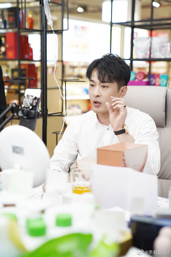 Kết quả buổi livestream vừa qua đã phá vỡ kỷ lục của chính Xinba trước đó. Vào tháng 11.2020, anh chàng này thu về 1,45 tỉ nhân dân tệ (tương đương 221,6 triệu USD), đồng thời xác lập kỷ lục phiên bán hàng livestream lớn nhất mà Kuaishou từng tổ chức.