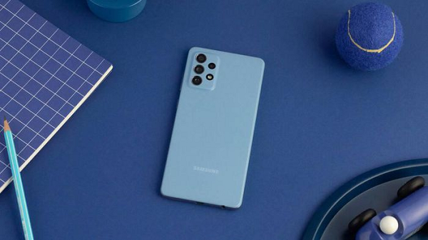 Máy có 4 phiên bản màu khác nhau là xanh, tím, đen và trắng.