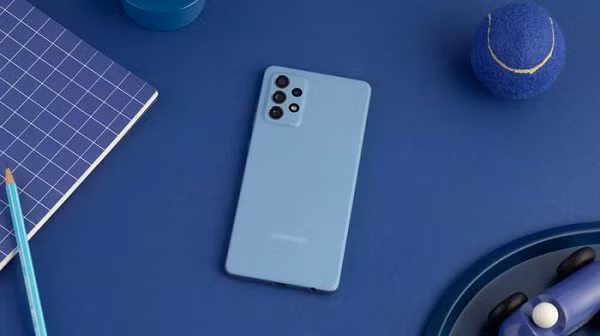 Máy có 4 phiên bản màu khác nhau là xanh, tím, đen và trắng.