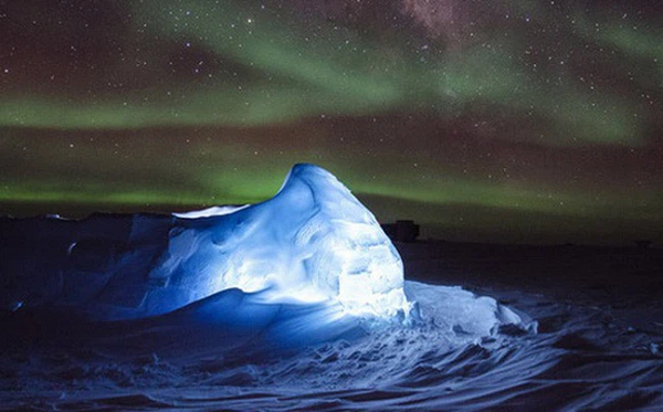 Vùng đất Bắc Cực rộng lớn thực chất là tảng băng khổng lồ bao quanh vùng biển của Bắc Băng Dương. Do vậy, Bắc Cực thực tế không có đất liền.