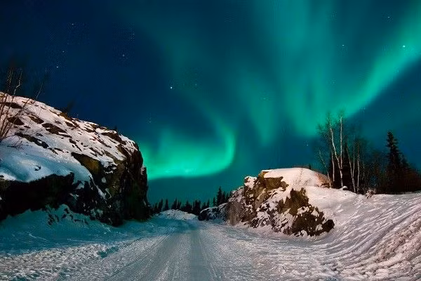 Theo nhiều khảo sát địa lý, khoảng 22% trữ lượng dầu mỏ trên Trái Đất chưa được khám phá nằm dưới các vùng biển lạnh giá của Bắc Cực.