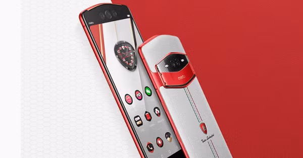 Chiếc điện thoại đặc biệt nhất trong bộ sưu tập của Ngọc Trinh là chiếc Meitu V7 Tonino Lamborghini. Đây là mẫu smartphone thuộc phân khúc flagship cao cấp, đã được ra mắt cách đây 2 năm.
