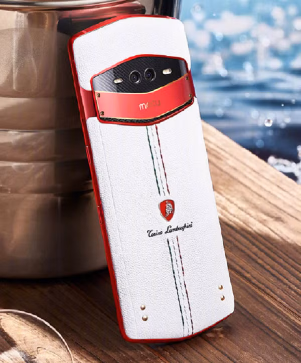 Máy sở hữu tới 5 camera, bộ khung viền kim loại màu đỏ cực kỳ bắt mắt. Logo “Meitu” được đặt ở ngay dưới cụm camera kép, đi kèm logo “Tonino Lamborghini” đặt ở phía dưới. Logo này cũng sẽ được đặt bên cạnh 4 chiếc ốc mạ vàng 18k. phiên bản giới hạn này khi ra mắt có mức giá từ 30 triệu đồng đến 36,7 triệu đồng cho phiên bản 256GB và 512GB.